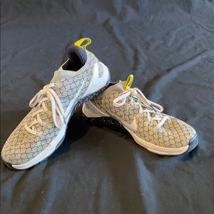 Nike metcon basketball shoe